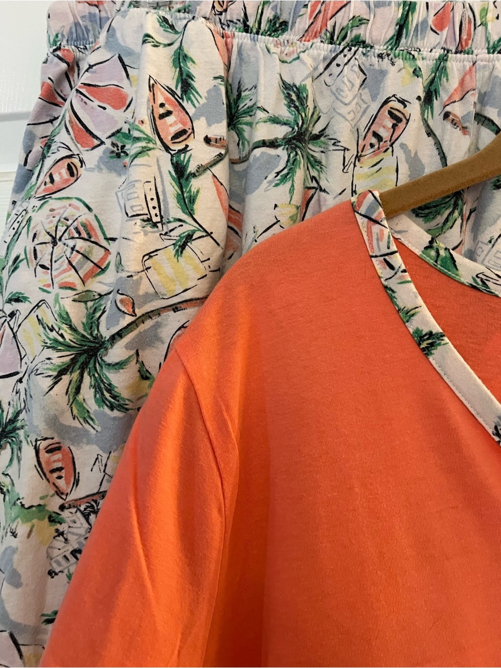 croft & barrow Coral V-Neck Beach Pajama Set with Capri Bottoms Size 2X - Picture 4 of 5